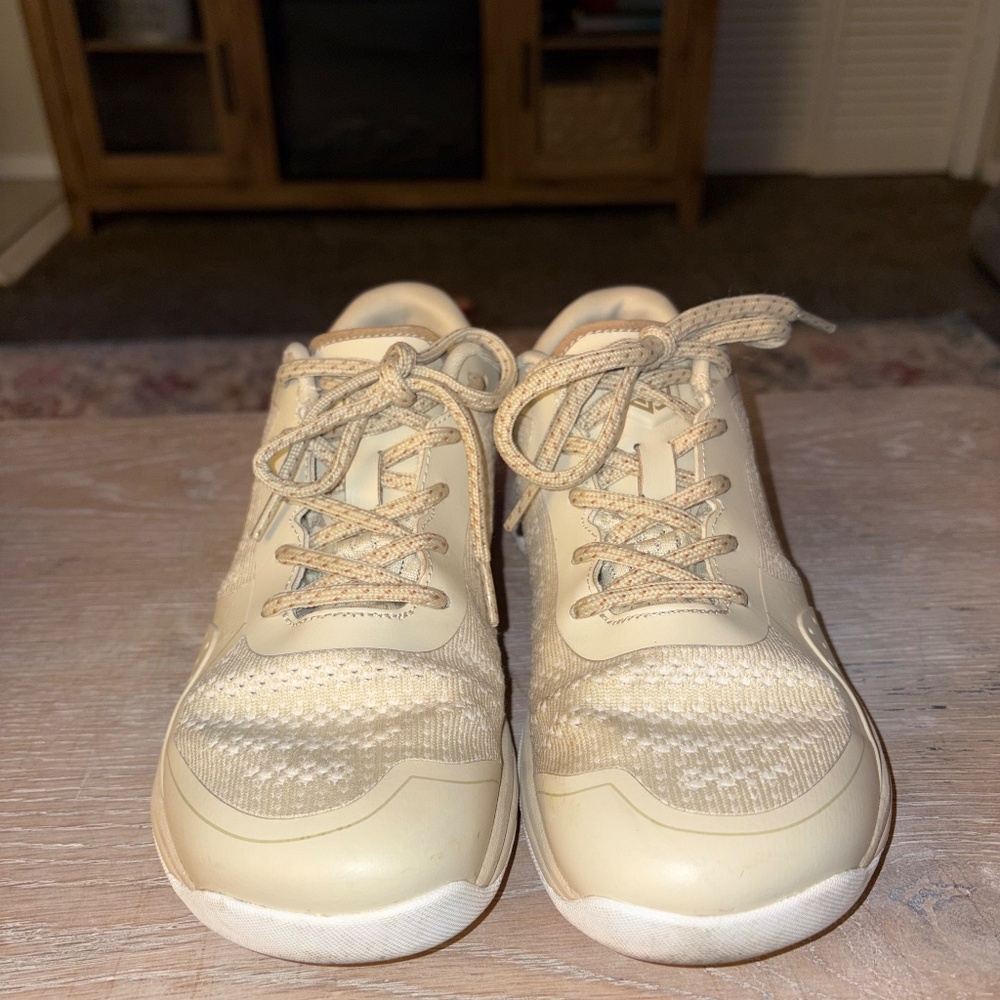 Born primitive trainers - image 2